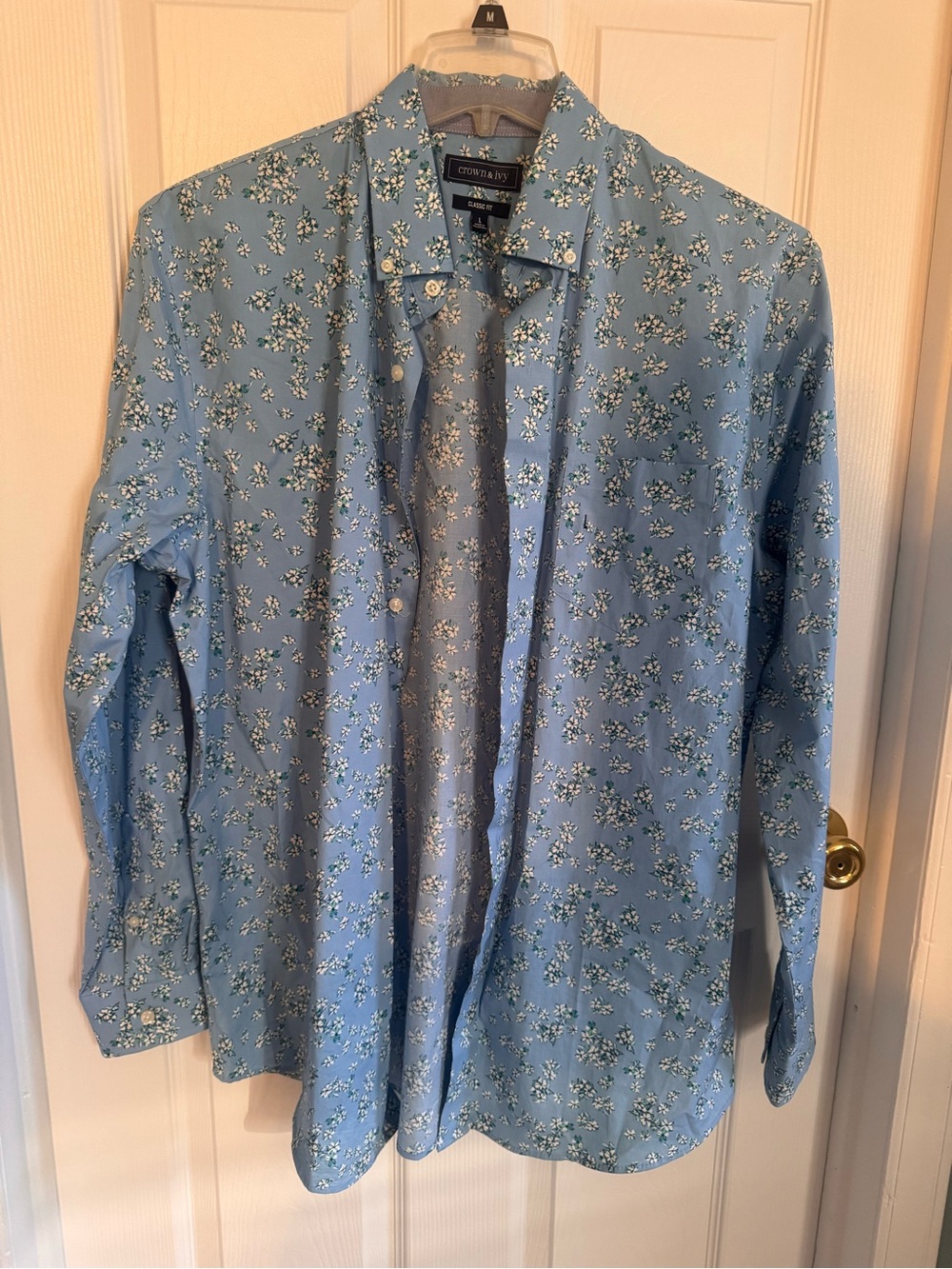 crown & ivy Light Blue Floral Button-Down Shirt